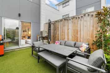 4/7 Flanshaw Road, Te Atatu South