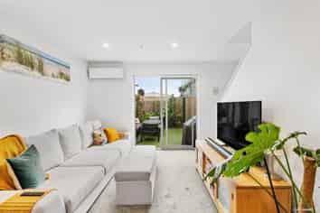 4/7 Flanshaw Road, Te Atatu South