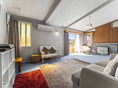 27 Whittle Place, New Windsor