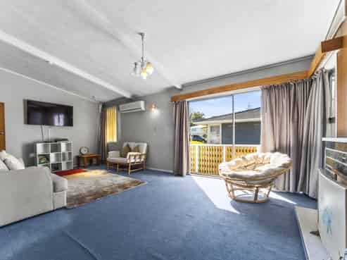 27 Whittle Place, New Windsor