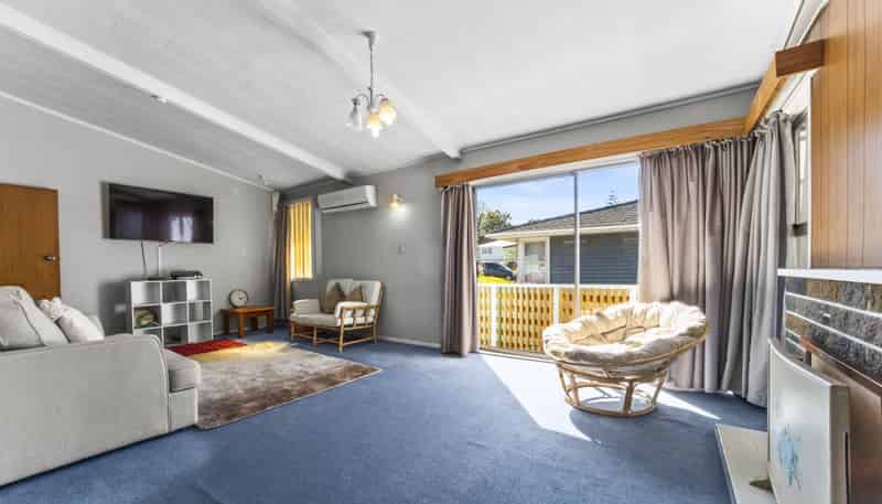 27 Whittle Place, New Windsor