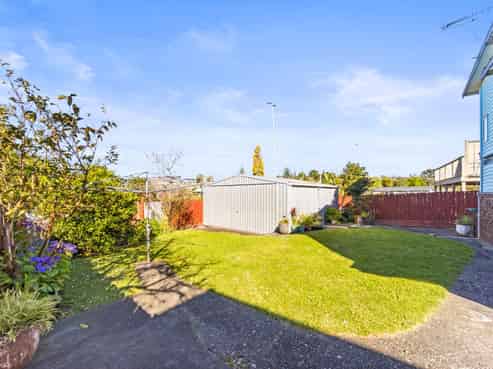 27 Whittle Place, New Windsor