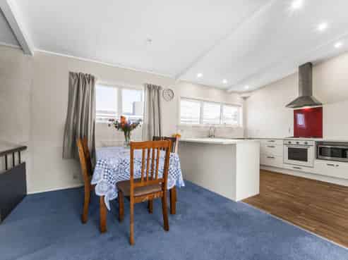 27 Whittle Place, New Windsor