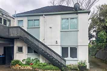 10/11 Owens Road, Epsom