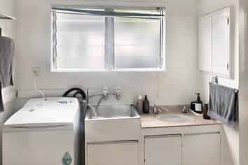 10/11 Owens Road, Epsom