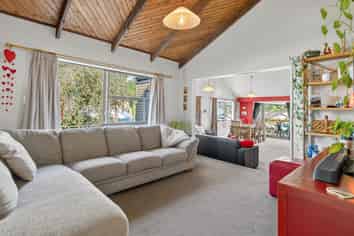 44 Heron Avenue East, Matua