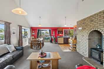 44 Heron Avenue East, Matua