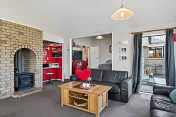 44 Heron Avenue East, Matua