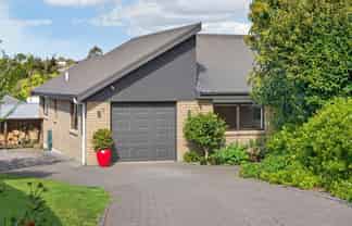 44 Heron Avenue East, Matua