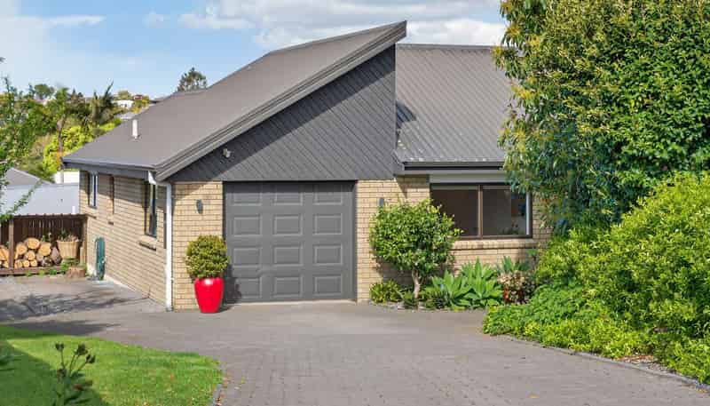 44 Heron Avenue East, Matua