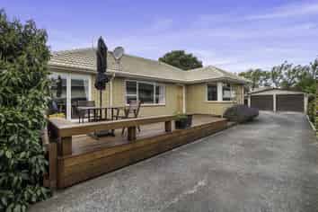 82 Farquhars Road, Redwood