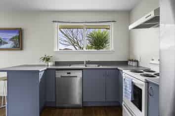 82 Farquhars Road, Redwood