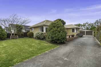 82 Farquhars Road, Redwood