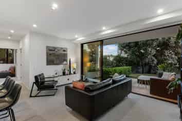 G05/8 Lake Pupuke Drive, Takapuna