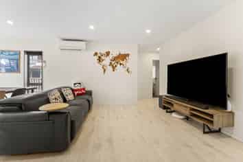 13F Tahi Terrace, Glen Eden