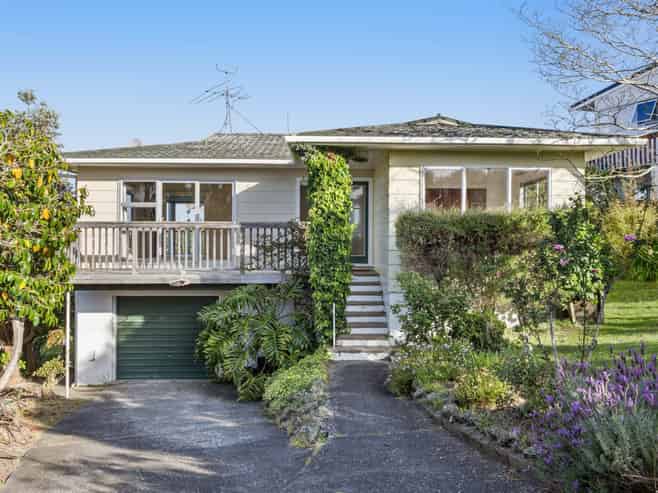 8 Fairway Avenue, Red Beach
