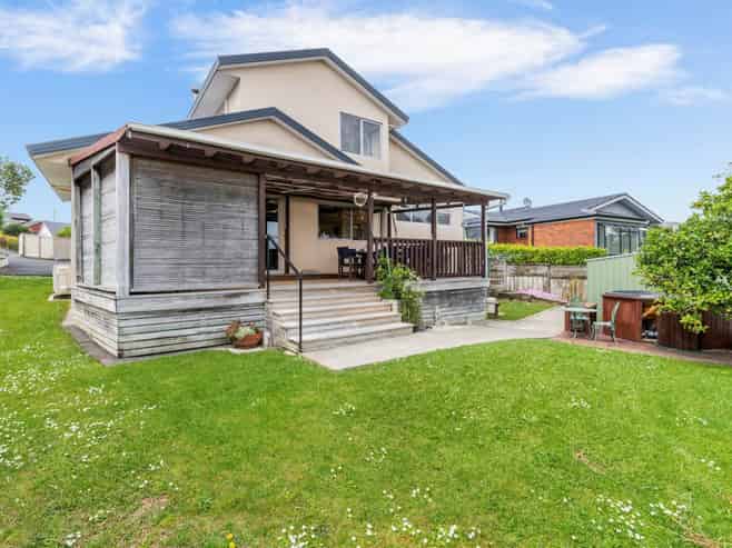 32 Kuripaka Crescent, The Gardens
