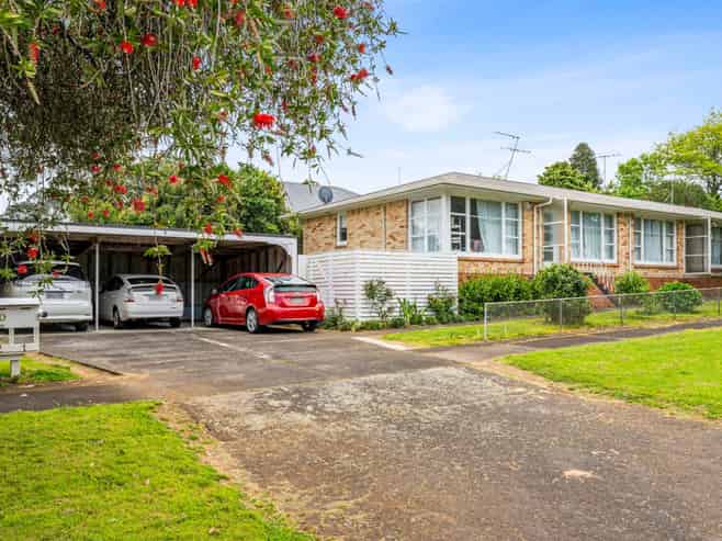 2/10 Mears Place, Epsom