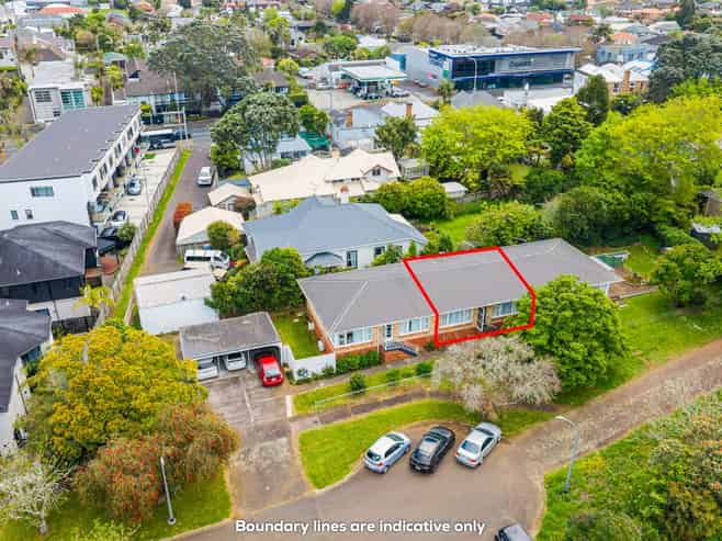 2/10 Mears Place, Epsom