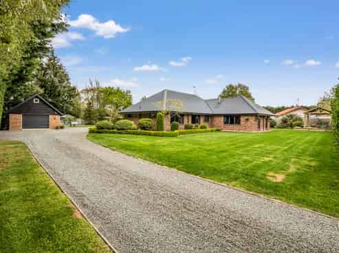 11 High Street, Waddington