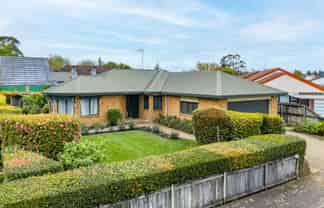 14 Sandalwood Drive, Dinsdale