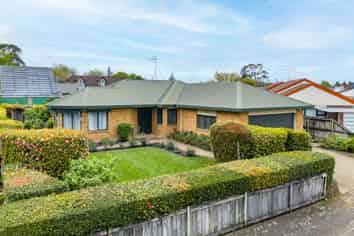 14 Sandalwood Drive, Dinsdale