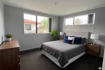 2/190 Te Irirangi Drive, Flat Bush