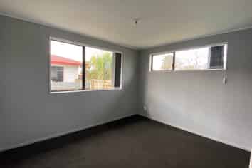 2/190 Te Irirangi Drive, Flat Bush