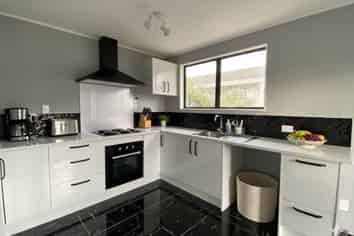 2/190 Te Irirangi Drive, Flat Bush