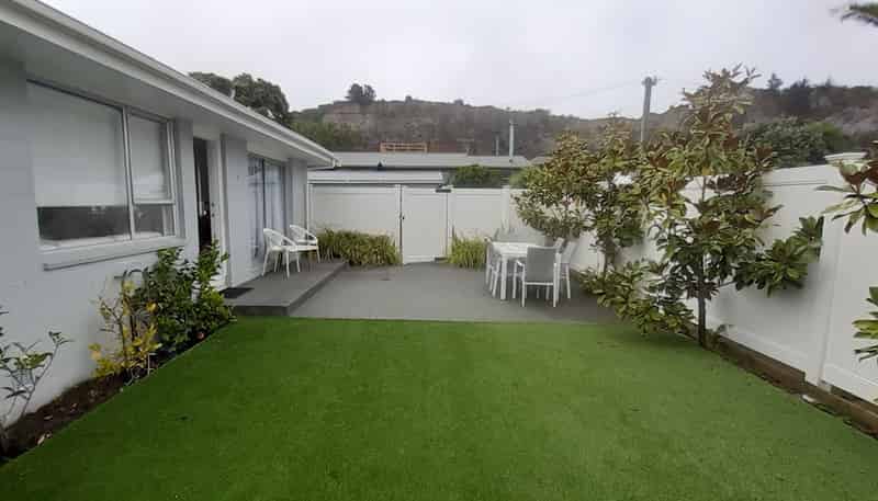 2/37b  Main Road, Redcliffs