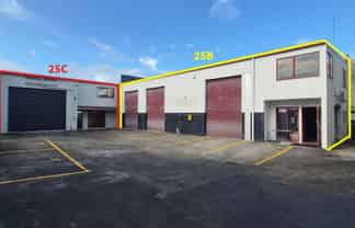 Frankton Opportunity - Unit - Quiet Driveway 
