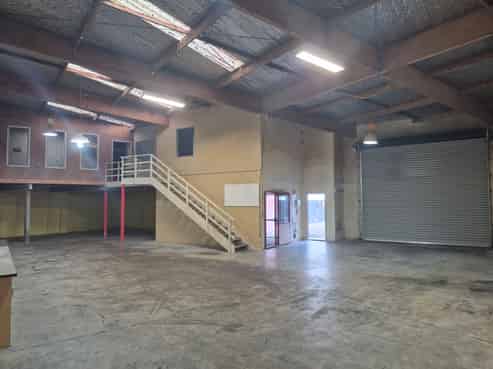 Frankton Opportunity - Unit - Quiet Driveway 