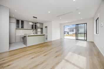 27 Hauhake Road, Flat Bush
