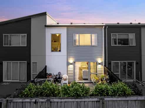 70 Paretaiuru Crescent, Papakura