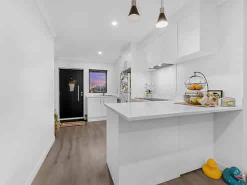 70 Paretaiuru Crescent, Papakura