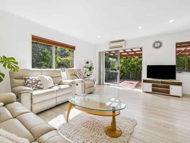 2/8 Tallington Crescent, Torbay