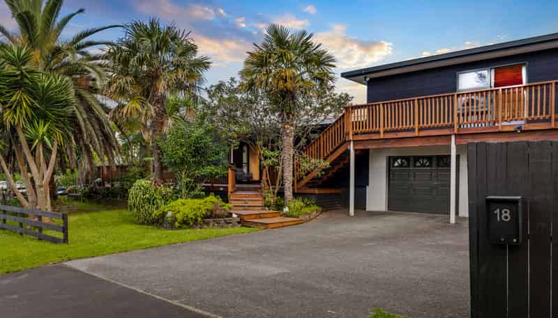 18 Awhiorangi Promenade, Swanson