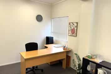 Quality 1st floor office - Kapiti business centre
