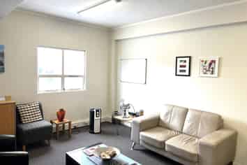 Quality 1st floor office - Kapiti business centre