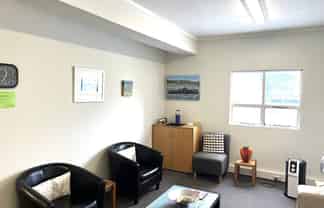 Quality 1st floor office - Kapiti business centre