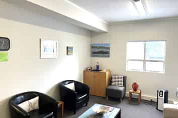 Quality 1st floor office - Kapiti business centre