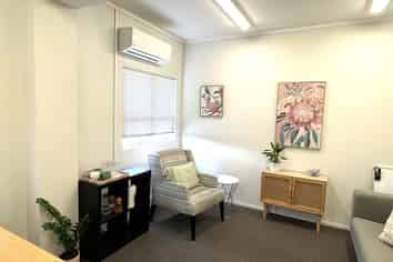 Quality 1st floor office - Kapiti business centre