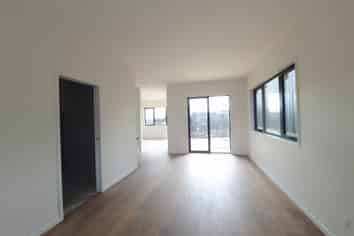 2/13 Torino Street, Point England