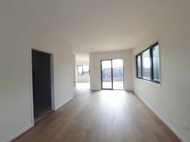 2/13 Torino Street, Point England