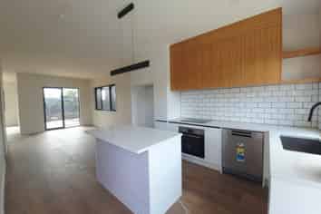 2/13 Torino Street, Point England