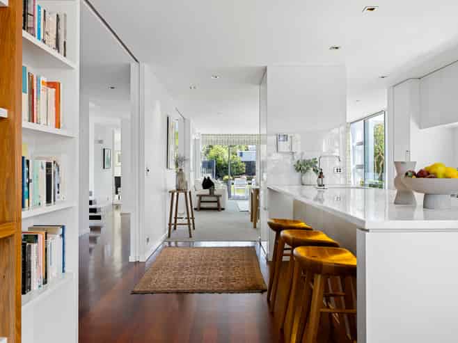 9 Poynder Avenue, Merivale