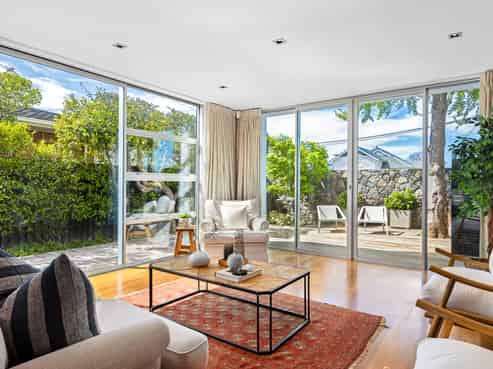 9 Poynder Avenue, Merivale