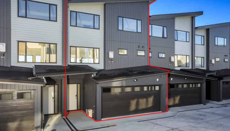 12 Moki Place, Long Bay