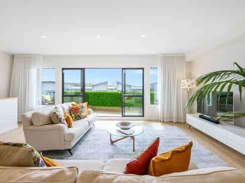 12 Moki Place, Long Bay