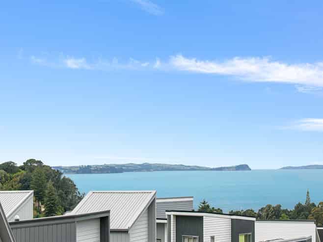 12 Moki Place, Long Bay